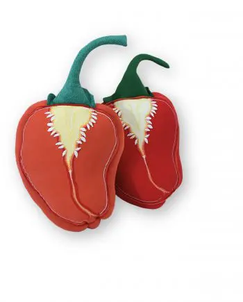 Das Chilikissen von Aufschnitt Berlin ist ein perfektes Geschenk für alle, die es scharf und feurig mögen! Das rote Chilikissen ist kuschelig und ein absolutes Highlight in der Küche oder Wohnzimmer.