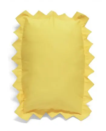 Unsere leckeren, deftigen Maultaschen kannst du als Kissen nutzen. Ihre weiche, samtige Oberfläche macht sie zum gemütlichen Sofakissen.