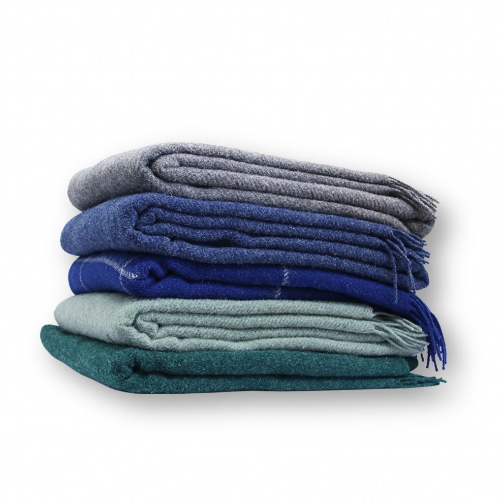 Merinowolldecke-Wolldecke-grün-dunkelgrün-kuschelig-Aufschnitt-Berlin