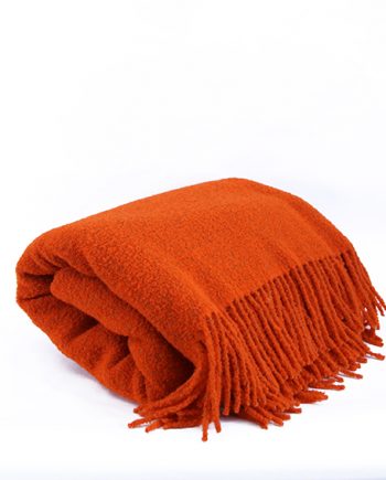 Boucle-decke-wolldecke-aufschnitt-Berlin-stylische-decke-Wohnzimmer-rot-orange-knallige-farben-wohndecke-kuscheldecke